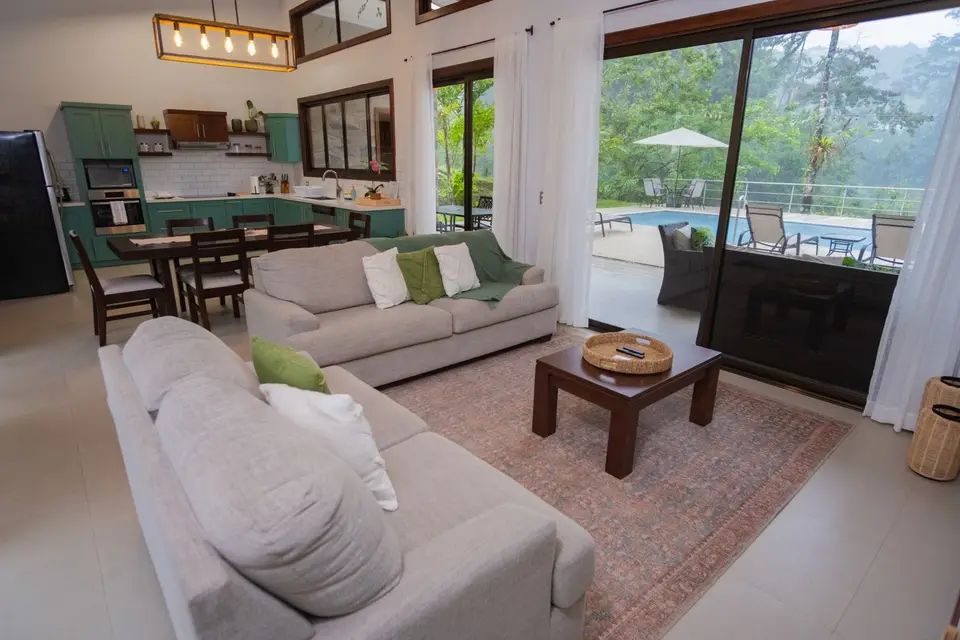 Sala con vista a las montañas